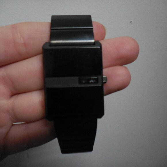 Breda Pulse Watch in black, digital, minimalist watch - Picture 8 of 8